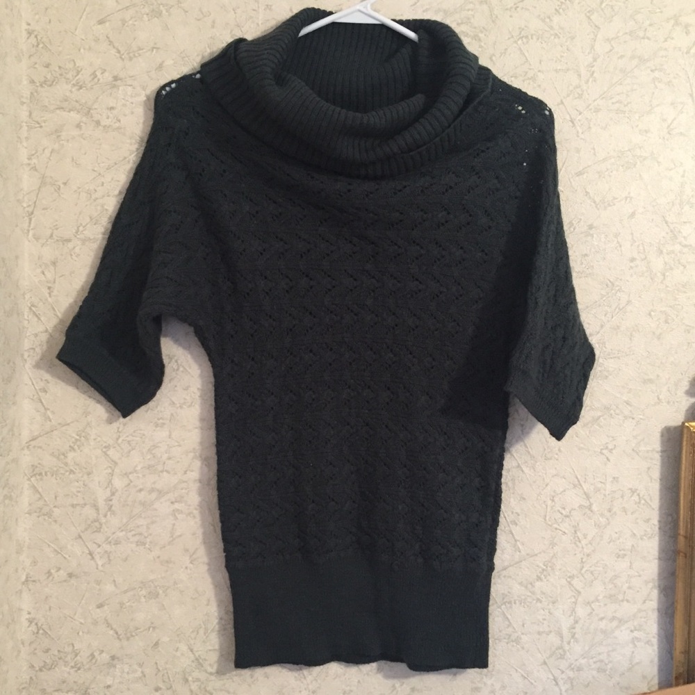 🆕 NWOT Maurices hunter green cowl neck sweater